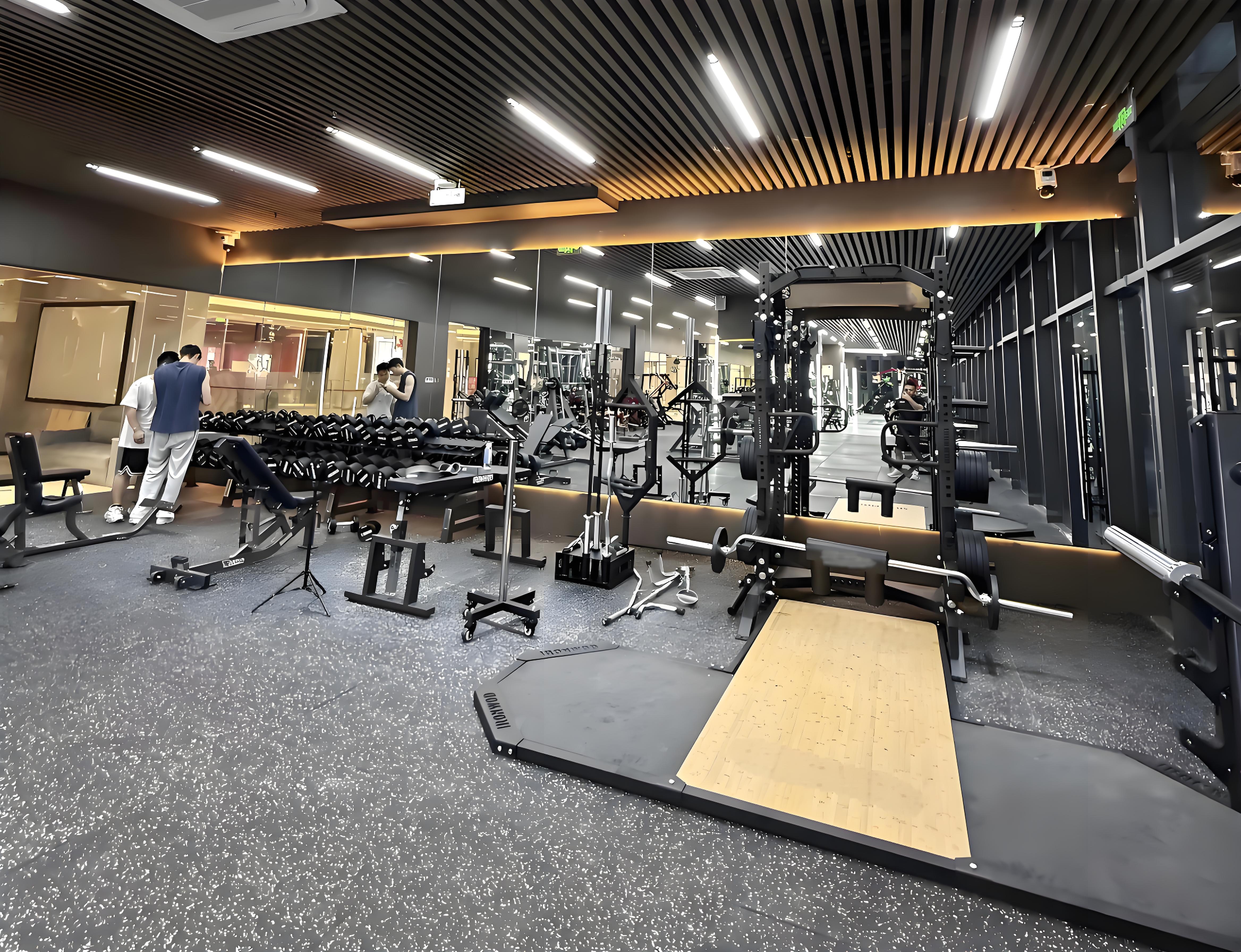 Strength Training: Key to Muscle Definition and Functional Power